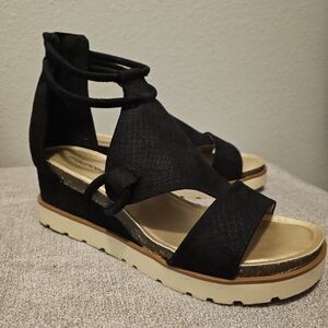 Maurices Black and Cream Wedge Sandals